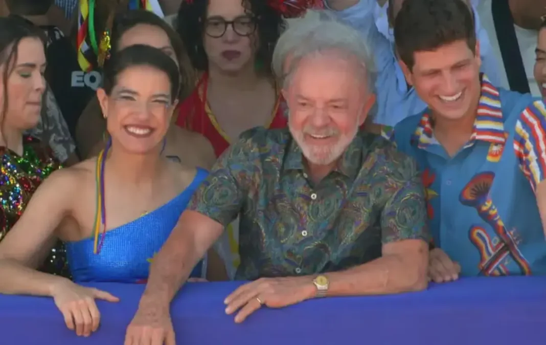 A governadora de Pernambuco, Raquel Lyra o Presidente Lula e o prefeito de Recife, João Campos. Foto: Reprodução/TV Globo A governadora de Pernambuco, Raquel Lyra o Presidente Lula e o prefeito de Recife, João Campos. Foto: Reprodução/TV Globo