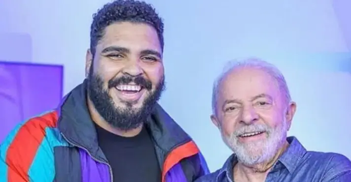 Paulo Vieira interpreta Lula na Sapucaí: Greve do ABC é tema de desfile