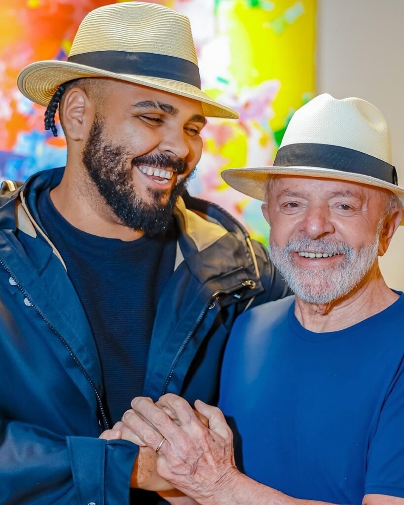 Paulo Vieira interpreta Lula na Sapucaí: Greve do ABC é tema de desfile