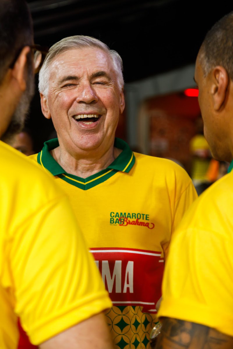 Ancelotti celebra o Carnaval de São Paulo e se encontra com ídolos da Seleção Brasileira