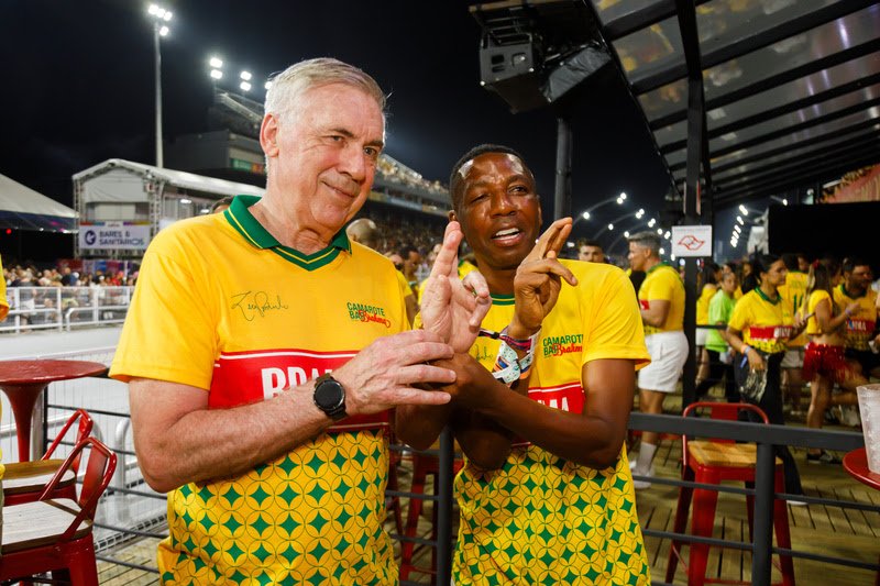 Ancelotti celebra o Carnaval de São Paulo e se encontra com ídolos da Seleção Brasileira
