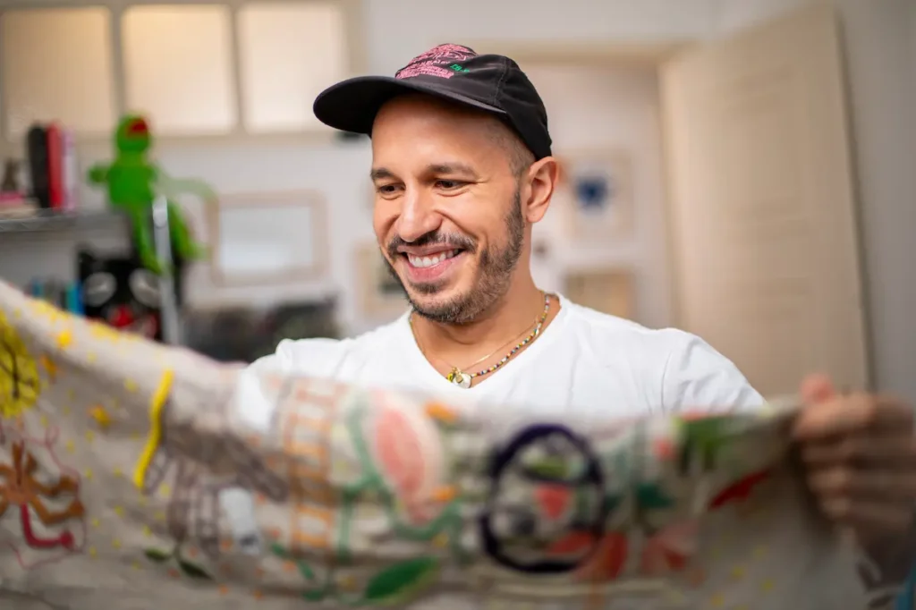 Rio Fashion Week: Instalação de Pedro Luís leva poesia visual ao Píer Mauá — Diário Carioca