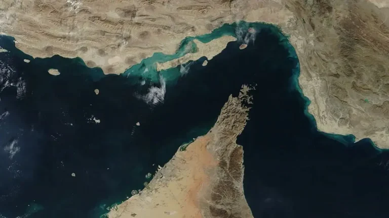 EUA atacam navios iranianos e bloqueiam Ormuz — Diário Carioca