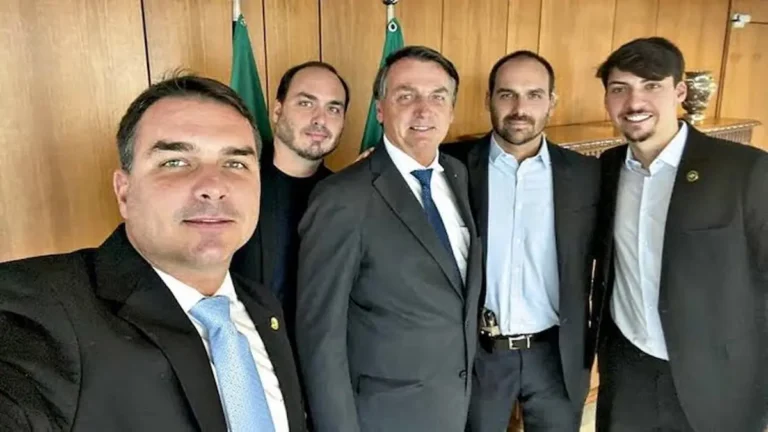 Plano para Flávio prevê Bolsonaro no Planalto — Diário Carioca