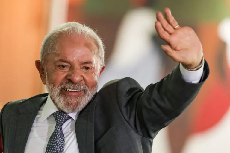 Lula é pressionado para indicar mulher ao STF — Diário Carioca