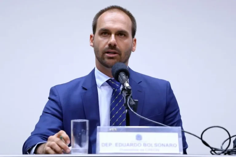 PL articula chapa ao Senado com o traidor da pátria Eduardo Bolsonaro — Diário Carioca